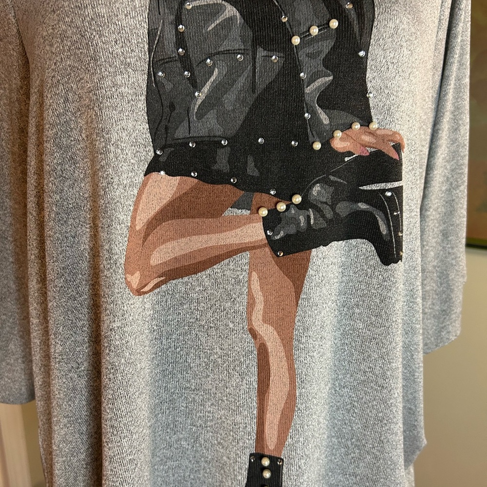 Gray Oversized Graphic 3/4 Sleeve Tunic